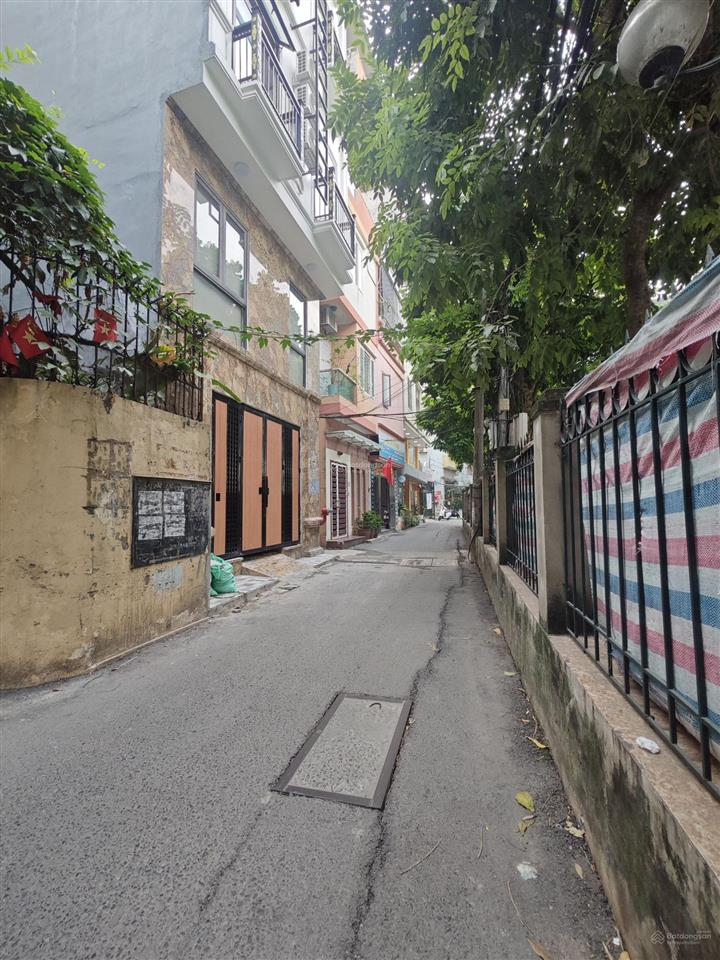 Ngã tư sở 176m2 mặt tiền 7m. ô tô vào nhà. ngõ thông kinh doanh. giá 187tr/m2. 0989 388 *** để xem