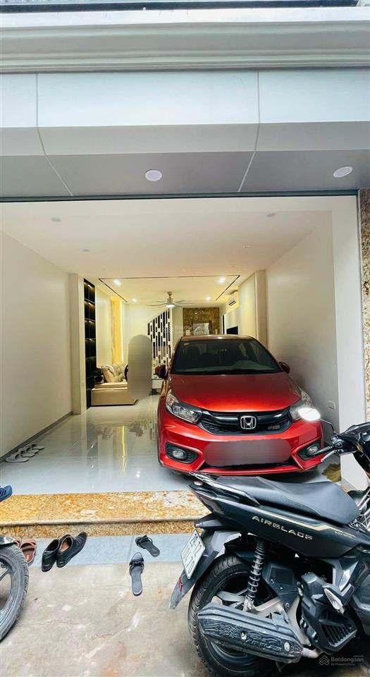 Em cần bán gấp nhà phân lô ô tô tránh và đỗ cửa tại ngõ đẹp phố tam trinh là 281, 319, 357.