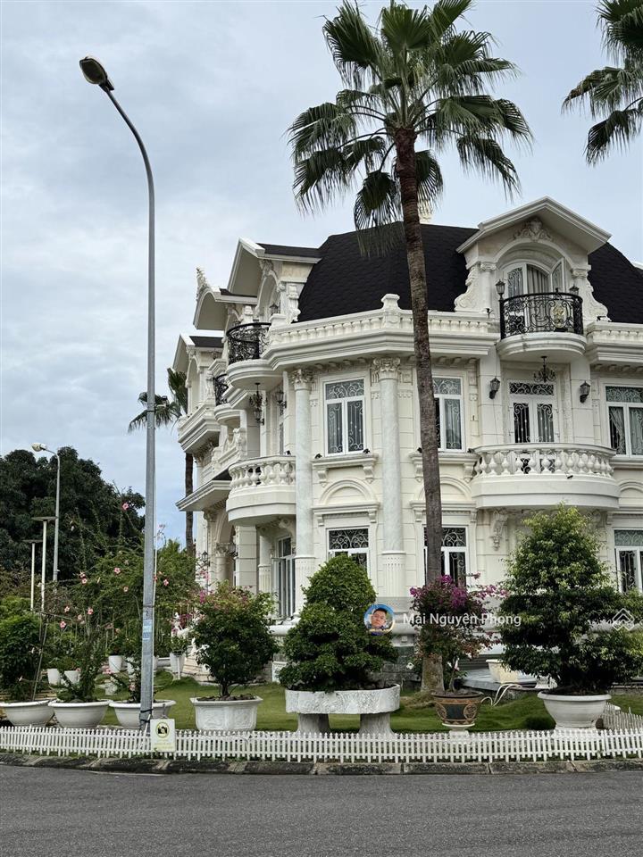 Biệt thự bằng lăng vinhomes riverside bán gấp,510m2 5t có hầm,view hồ,3 thoáng,nội thất cao cấp!