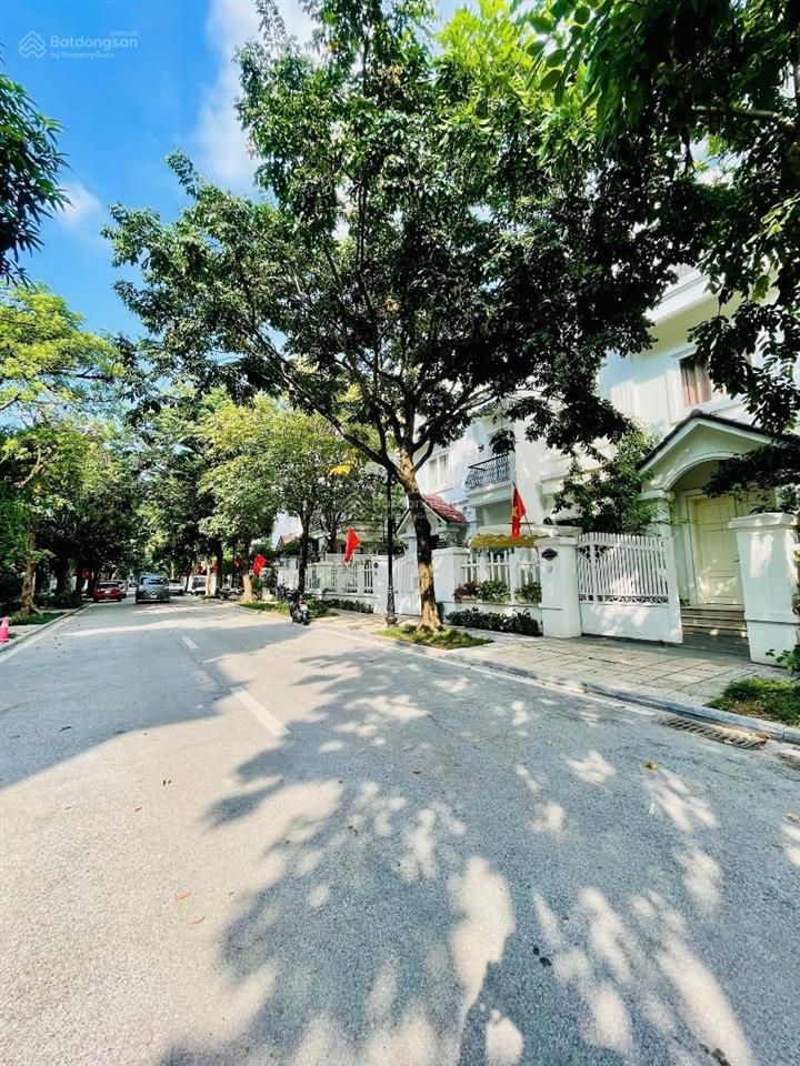 Biệt thự anh đào 9 vinhomes riverside sân vườn trước sau, không gian sống thượng lưu 158m 58 tỷ
