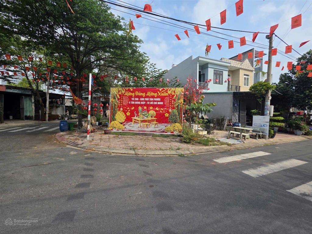 Đất 136m góc 2 mặt tiền kdc đất mới, gần ngã tư chiêu liêu, phường tân bình, tp dĩ an.