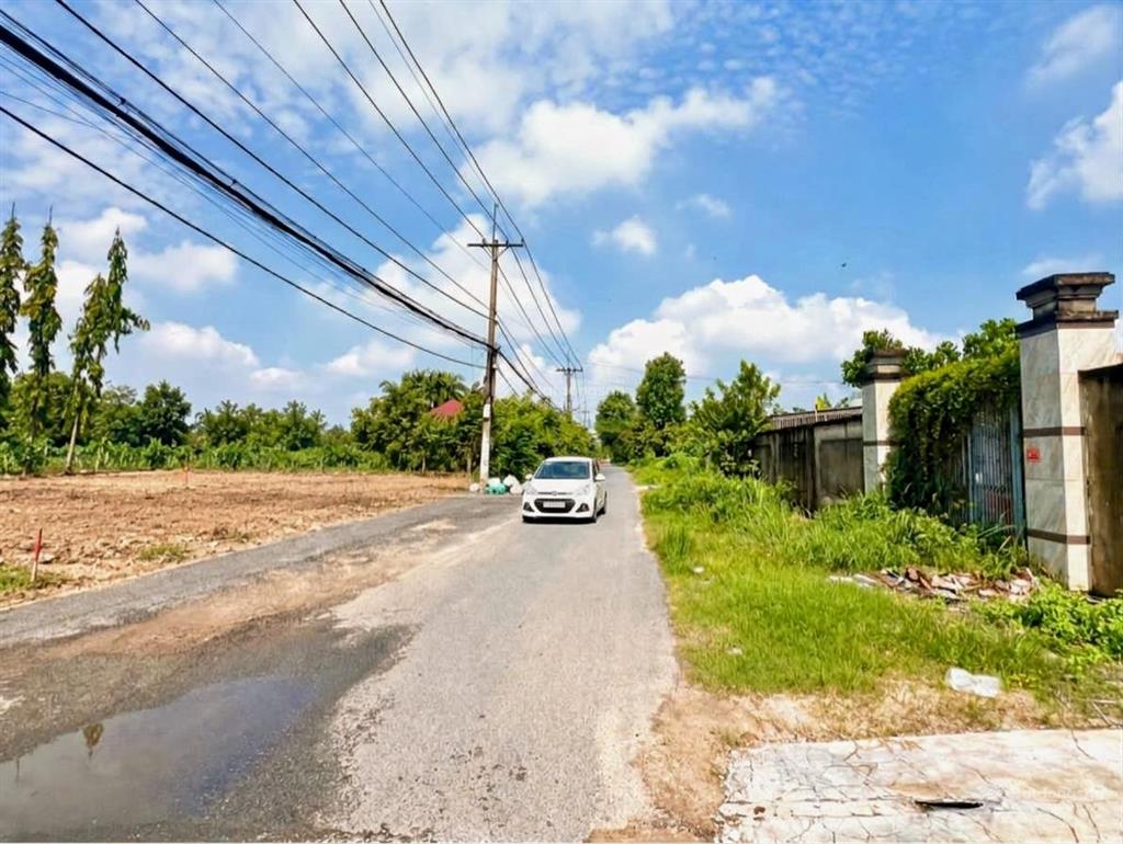Đất vườn thổ cư dt 865m2 tại củ chi giá 1 tỷ 9 đường nhựa xe tải vi vu, dân hiện hữu lâu năm.