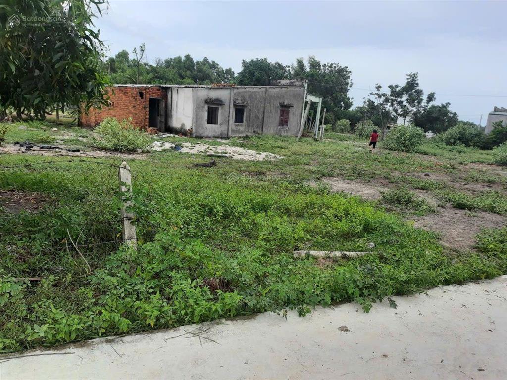 Bán đất tại bãi tắm biển cam bình la gi bình thuận, dt 310m2 giá 1,2 tỷ có 65m2 thổ cư.