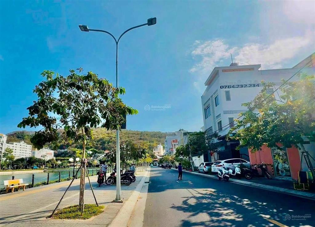 Bán nhà cấp 4 mặt tiền bờ hồ siêu đẹp ngay gần biển bãi sau tp vũng tàu ngang 6m siêu đẹp