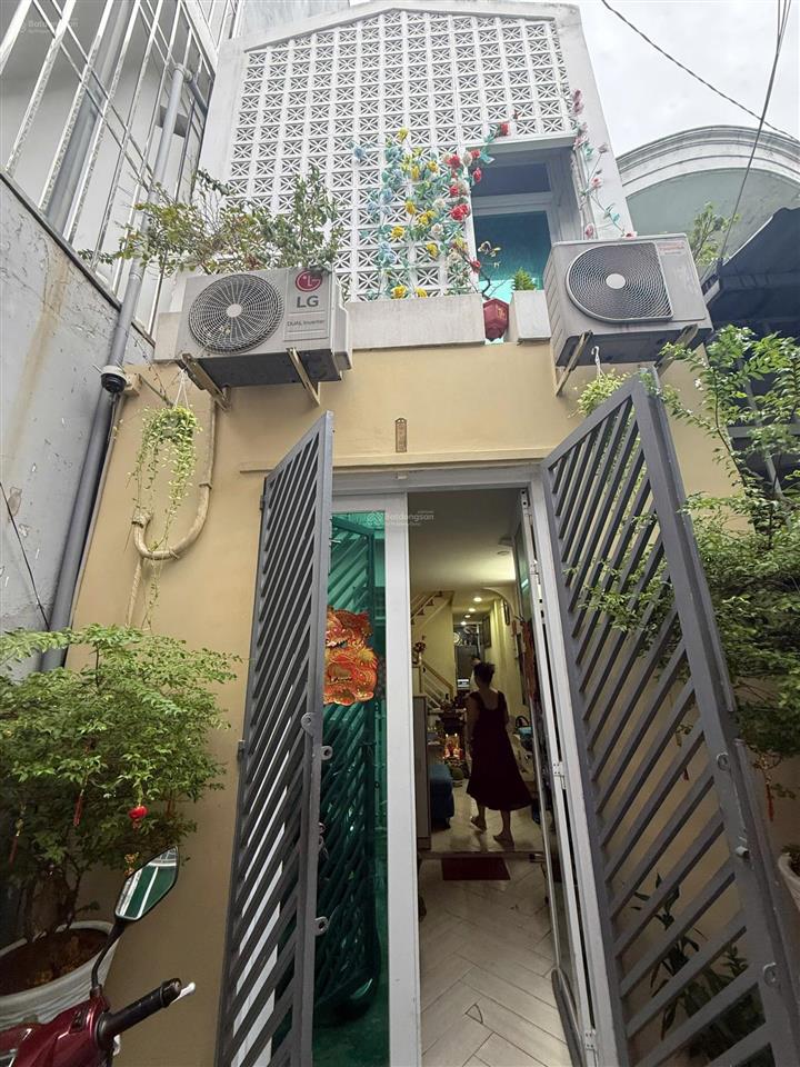 Nhà chính chủ gủi cần bán gấp thuộc phường 12 gò vấp dt 3 x 13m đúc 1 tấm giá bán 3ty500tr