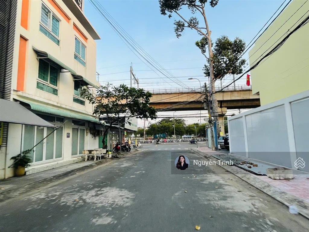 Siêu đắc địa,nhà mặt tiền ngay nguyễn văn bá, ga metro bình thái. thích hợp ở,kd tốt. đường rộng 8m
