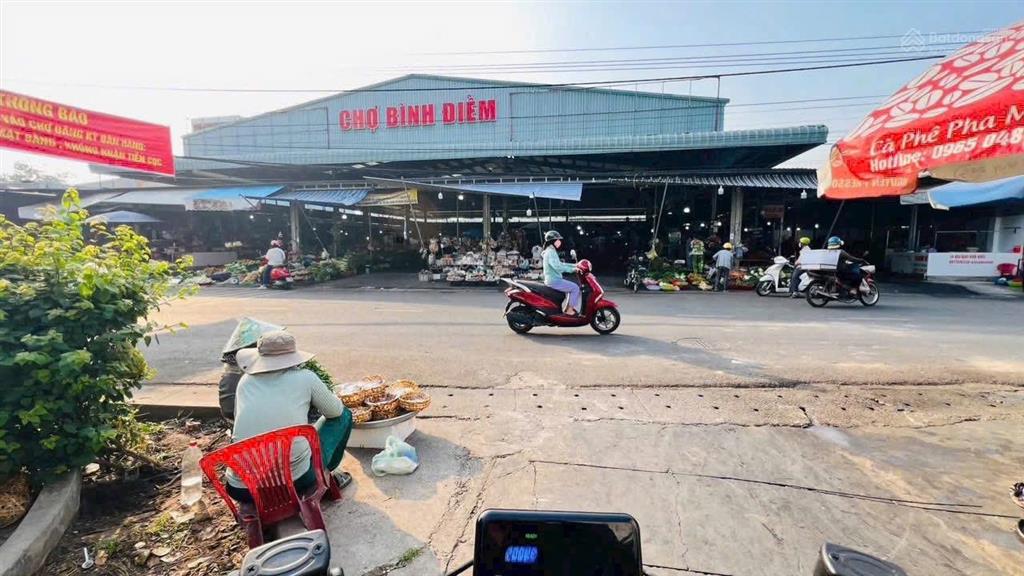 Bán gấp đất đối diện cổng chợ phú hòa giá 2,55 tỷ vị trí cực tiện lợi, cách cổng chợ