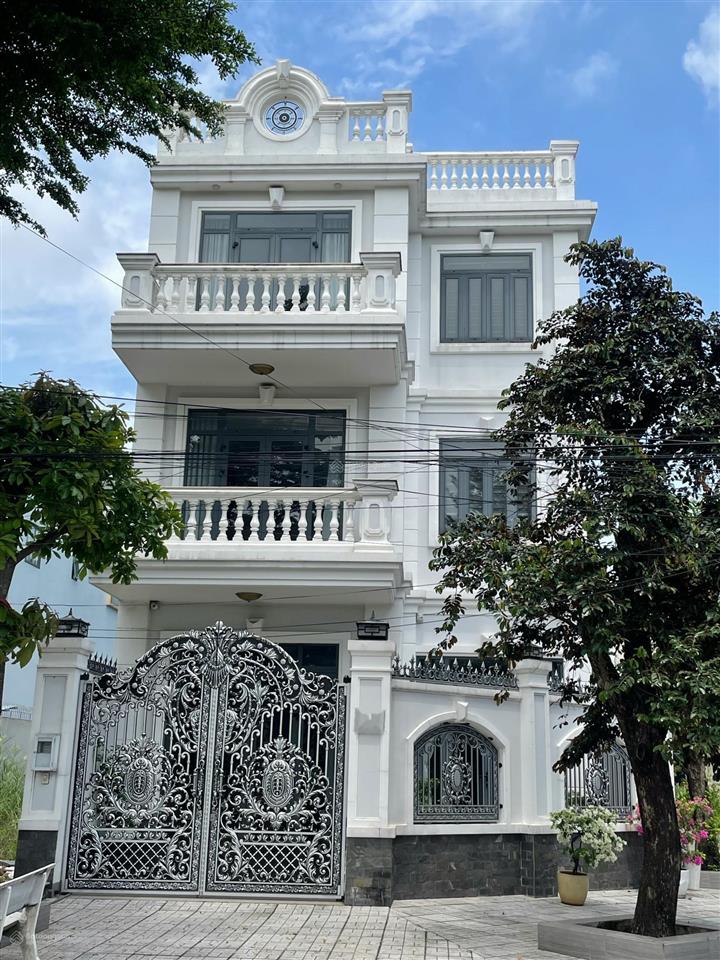 Biệt thự lô góc gần đường liên phường dt 147m2 bề ngang 8m đường trước nhà 20m