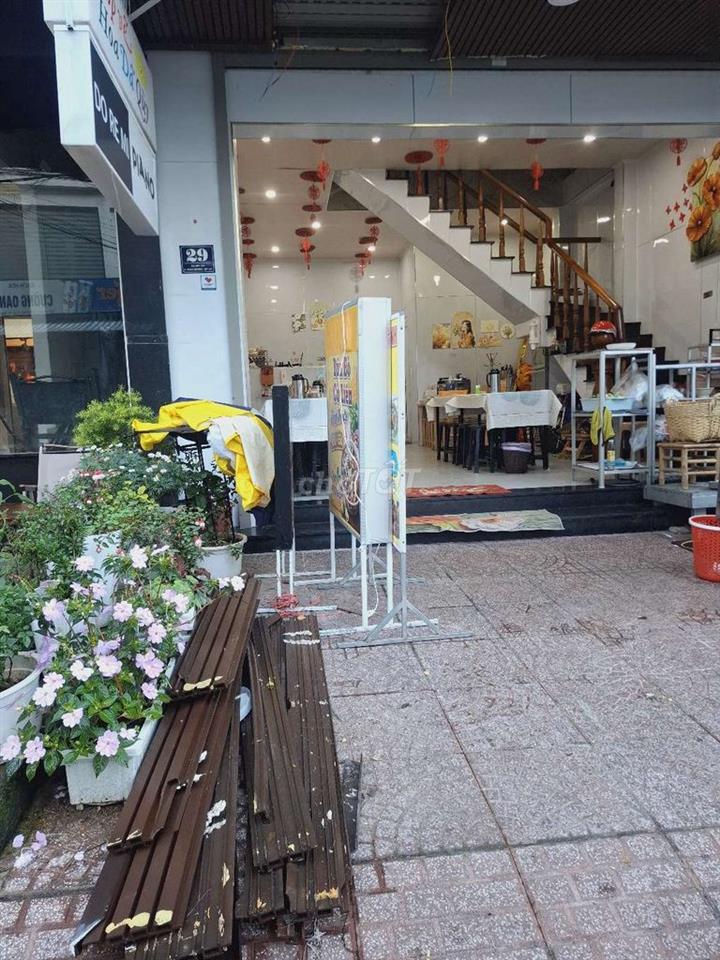 nhà phố hai mặt tiền