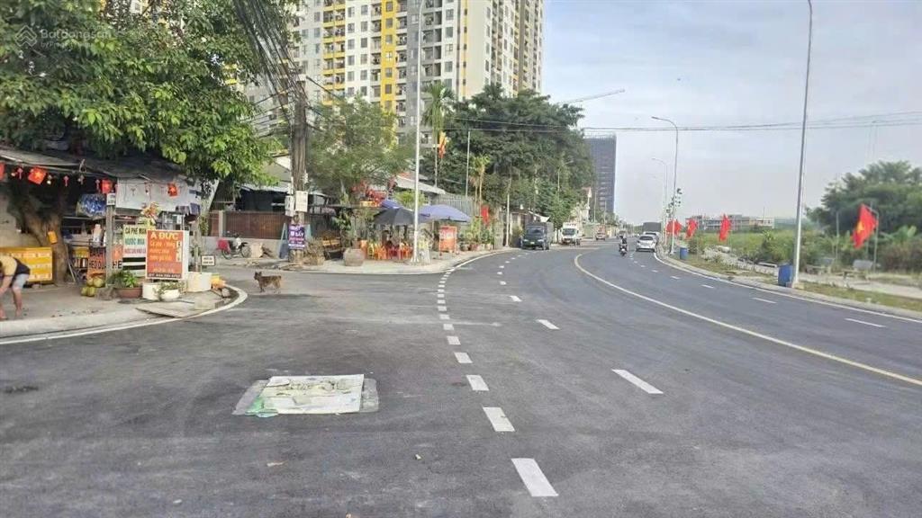 Chính chủ cần bán lô đất gần tuyến đường metro, làng đhqg. đường thông. dt 4,4 x 18