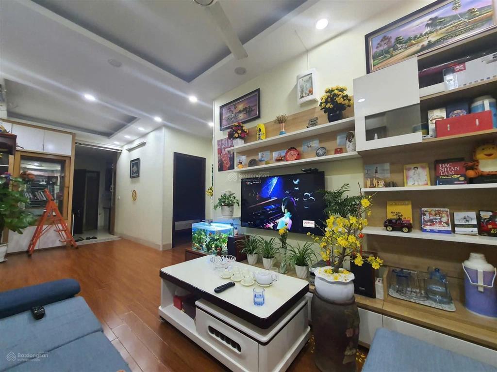 Chính chủ cần bán căn góc tòa 19t3 kiến hưng, hà đông 70m2 tk 2pn, 2vs, sổ đỏ. giá 3,25 tỷ