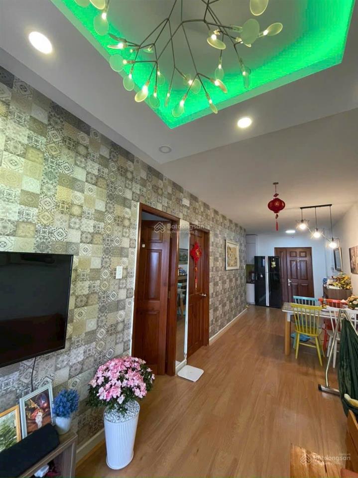 Cần bán căn hộ 8x pluss quận 12 ,giá 3tỷ bớt lộc, 2 phòng ngủ ,2 wc,sổ hồng riêng,62m2 ,lầu cao.