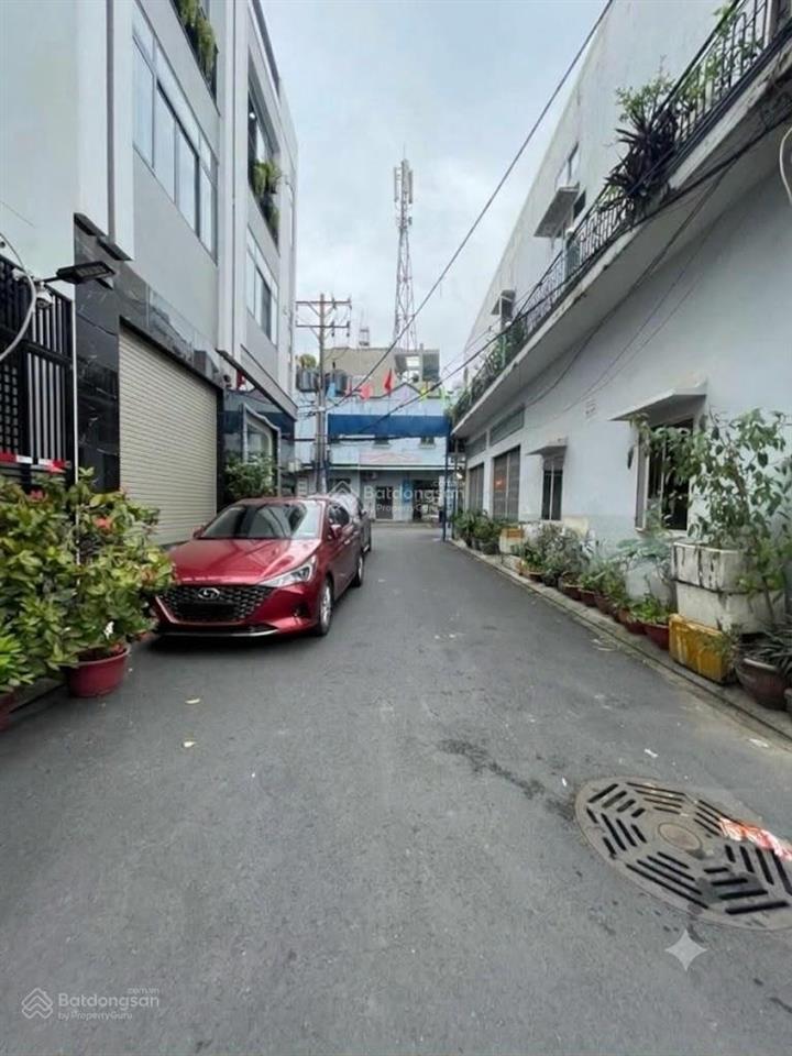Xe hơi đỗ cửa vào nhà 64m2 mới đẹp ở liền 2 tầng btct nhỉnh 6 tỷ