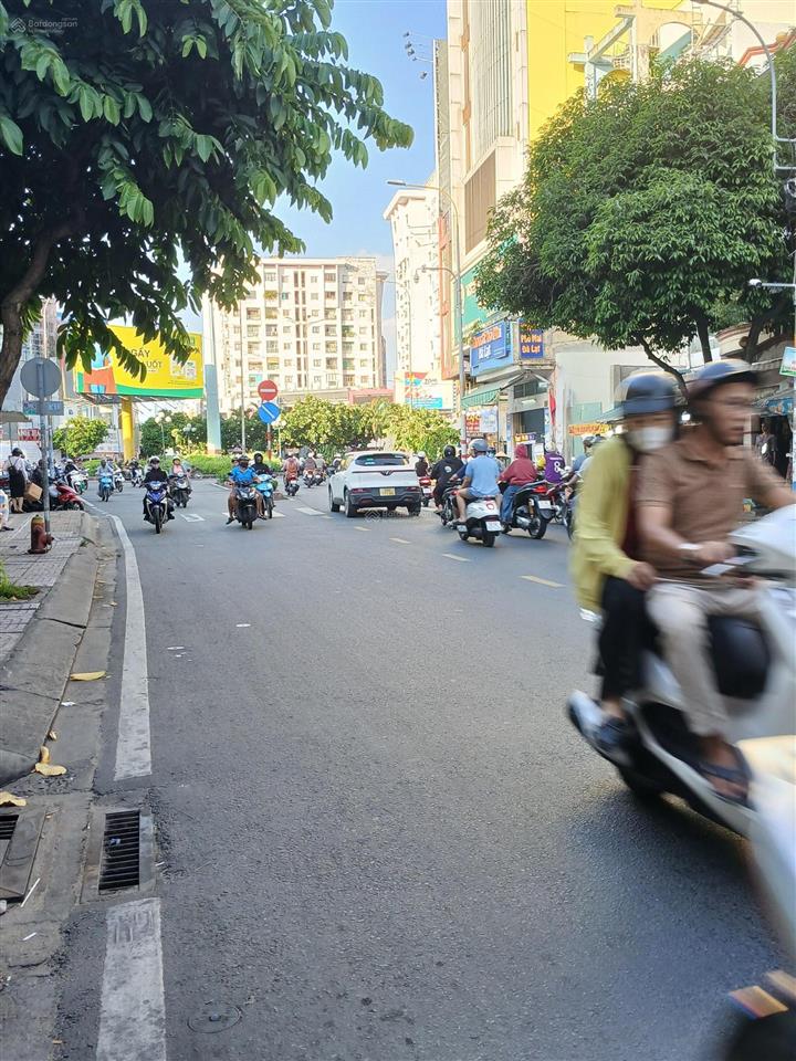 Bán nhà 64m2 6,1 tỷ xíu lạc long quân gần âu cơ đầm sen