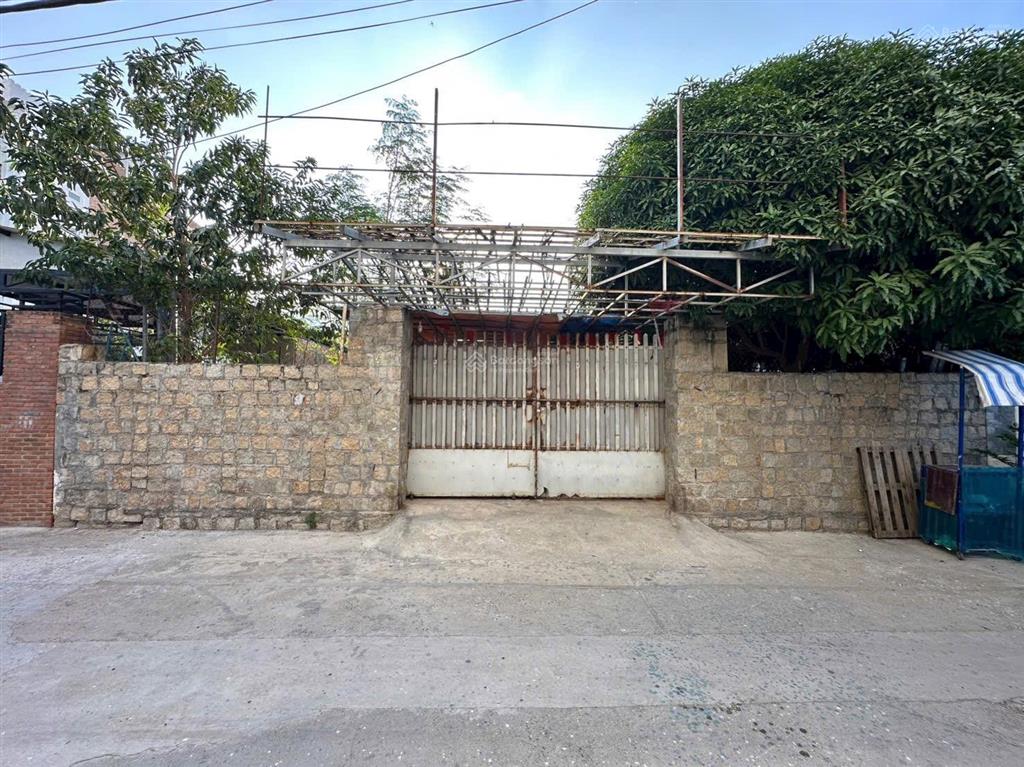Đất mặt tiền ngang 12.8m sau phạm văn đồng cách biển chỉ 70m vĩnh hoà bắc nha trang.