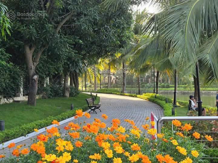 Liền kề 92 m2, view vườn hoa hướng mát, 18,8 tỷ thu về.