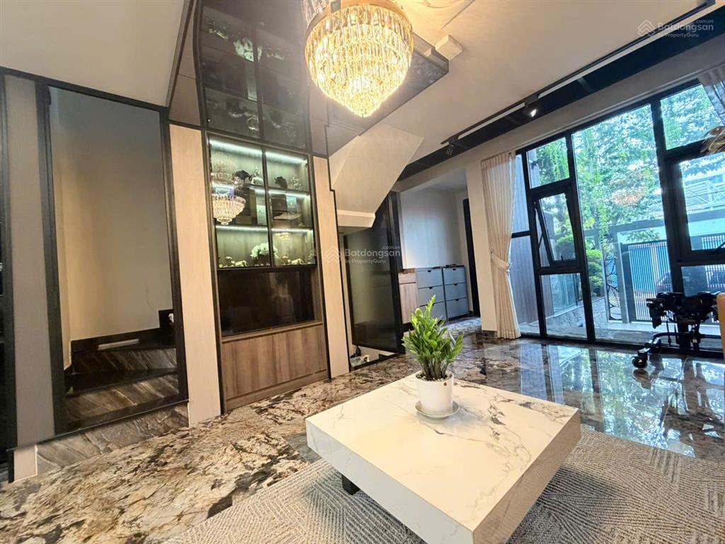 Chính chủ cần bán căn biệt thự tại cư xá tự do, 1073/cách mạng tháng 8 tân bình dt 7x20m, 3 lầu mới