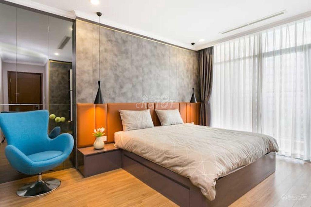 Chính chủ cần bán căn hộ CC Central Garden, dt: 76m2, 2PN, giá: 5,6 tỷ