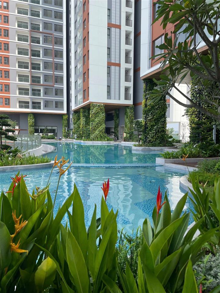 Bán 2pn view hồ bơi ban công đông nam giá 5.36 tỷ
