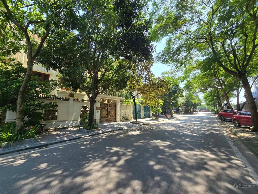 Biệt thự linh đàm 315m mt 17m gần hồ cách phố nguyễn hữu thọ 30m