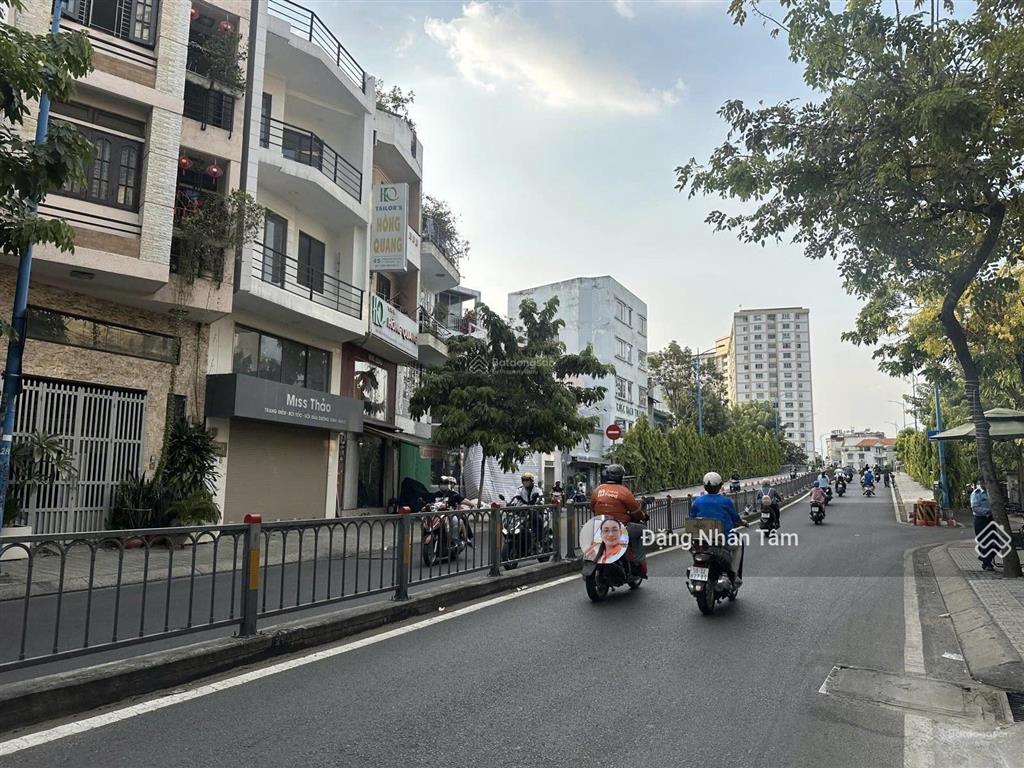 Hiếm! bán mặt tiền q1 6 tỷ ngang to 7m trần quang khải trần nguyên đán. gọi ngay 0932 723 *** tâm