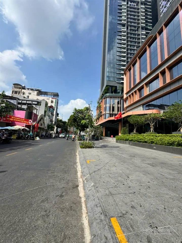 Vị trí vàng nguyễn trãi 8.5x24m (cn 266m²) hđt 100tr/tháng 5 tầng hẻm hông 5m giá 120 tỷ