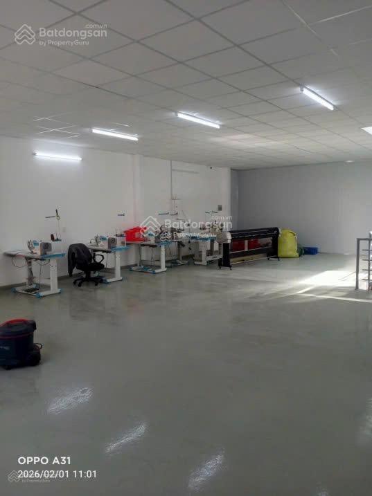 Nhà nhà ngay chợ tân hương, 8x19m 3 tầng giá chỉ 9.8 tỷ tl
