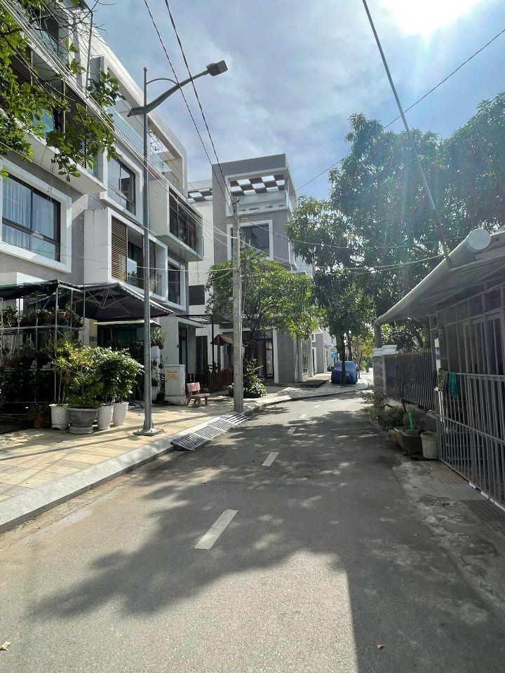 Nhà compound 1 trệt 3 lầu, gần ĐH sài gòn, cđ sư phạm, cđ dầu khí bà rịa giá 3ty3 bao hết.