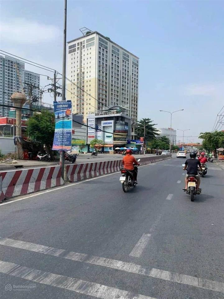 Ngộp ngân hàng cần ra gấp căn nhà tâm huyết góc 2 mặt tiền đường dt743 phường dĩ an, gần vincom