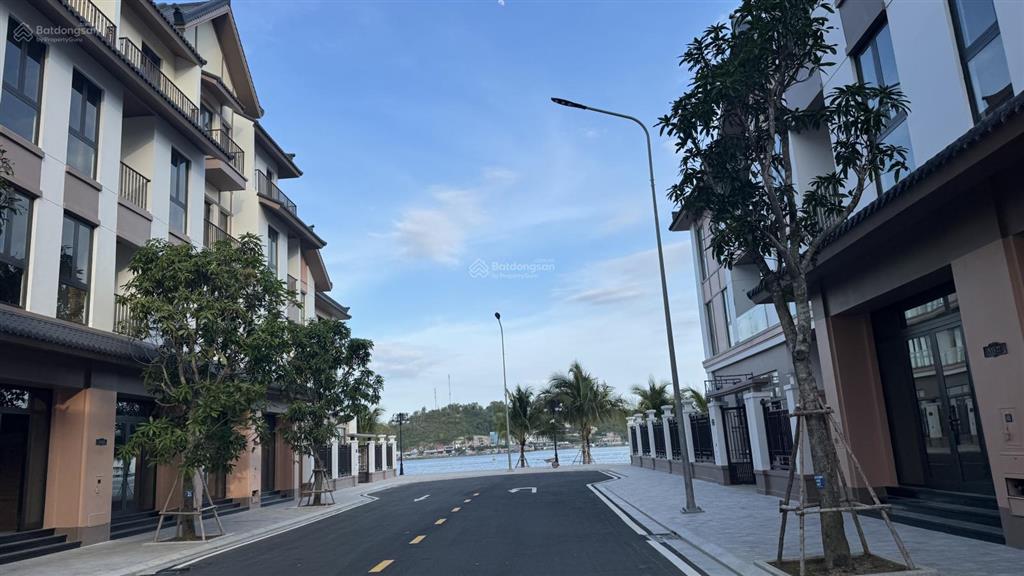 Chủ hạ giá. căn nhà cạnh bãi tắm giá tốt thị trường chỉ 12tỷ5 sổ hồng lâu dài