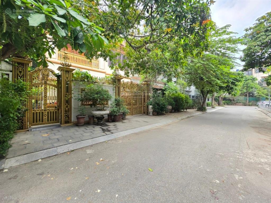 Cực phẩm biệt thự lê văn lương 150m, 3 thoáng, 50 tỷ.