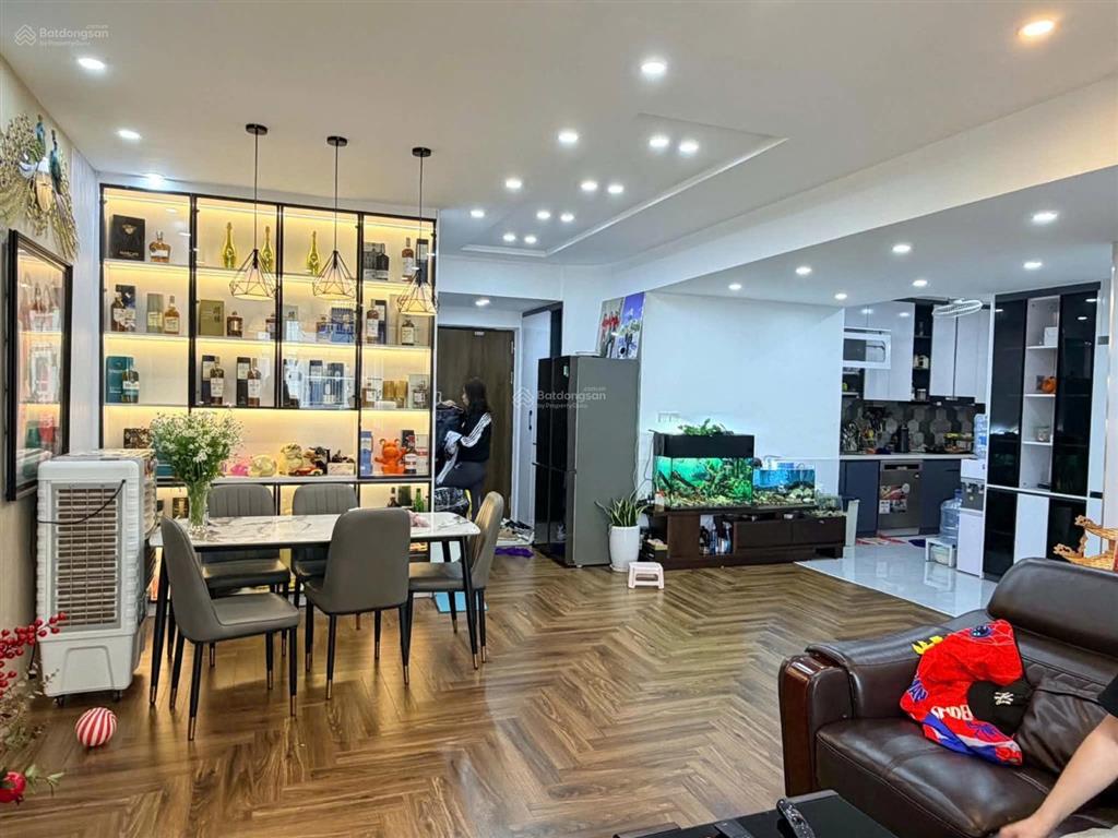 Bán căn góc 4 pn 122m2 tòa 96 định công