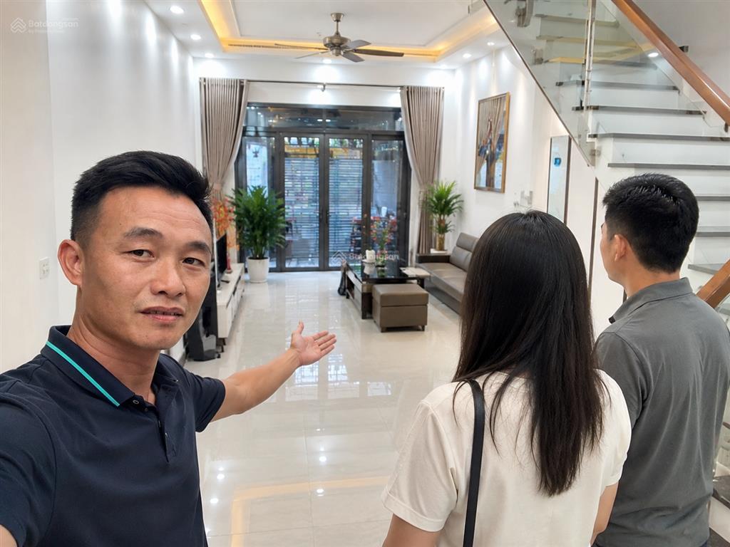 Bán nhà lạc trung phân lô 41.5m2 5t mt 3.8m 12 tỷ ô tô đỗ cửa vào nhà