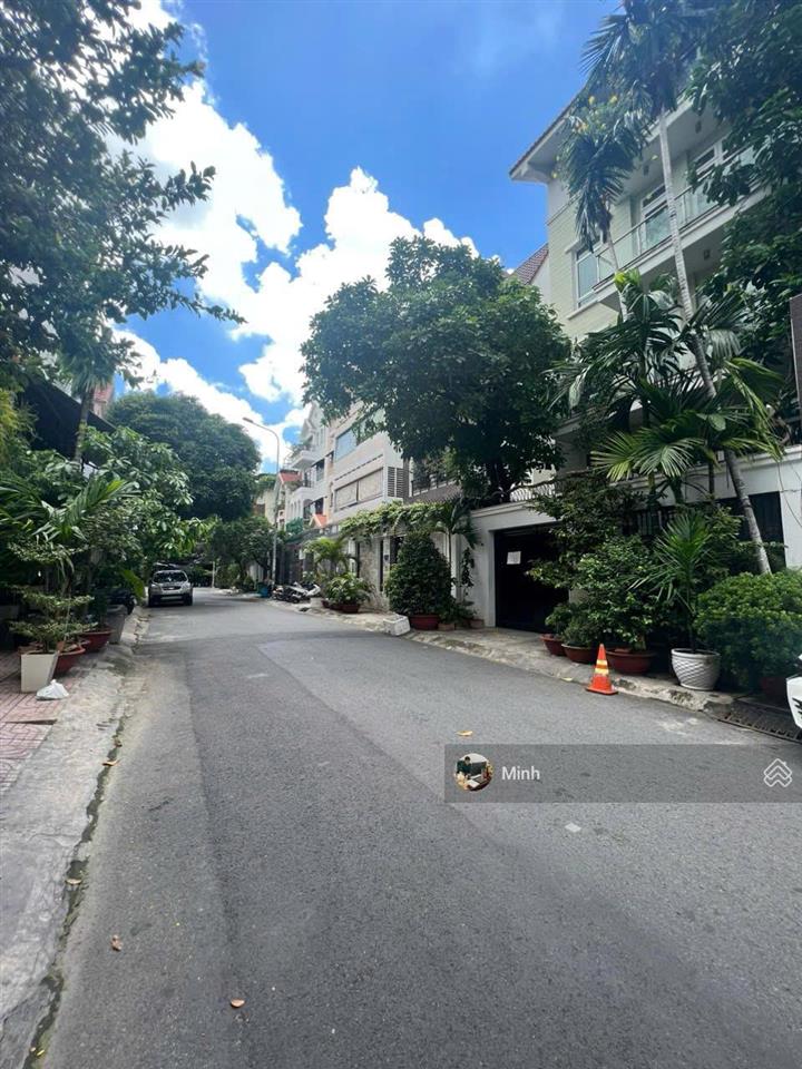 Bán nhà hoa lan p2 phú nhuận 16m x 18m nhà 4 tầng giá 88 tỷ, cho thuê 200 triệu/tháng