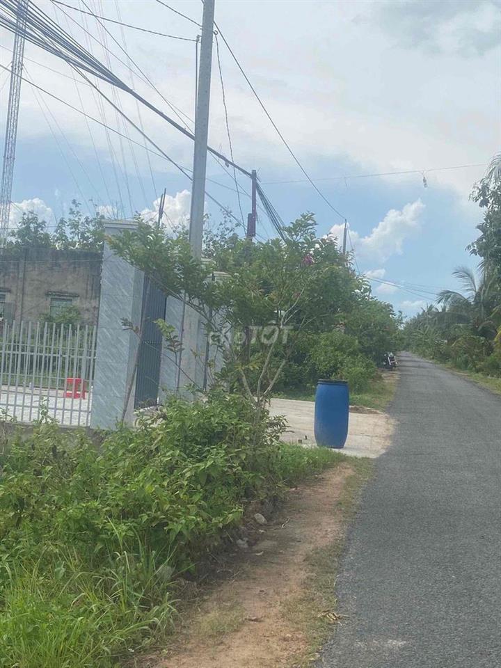 nhà nóc thái mới 99% 5x70 thổ cư 50m 1ty290