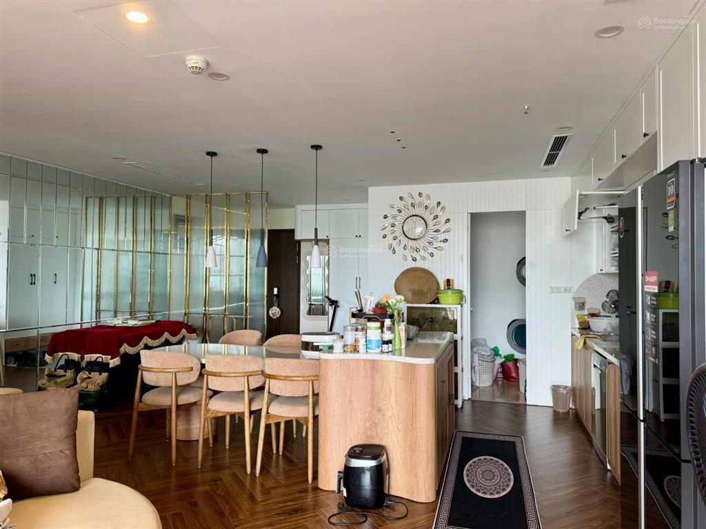 Tìm chủ nhân mới cho siêu phẩm 127.4m cc 110 cầu giấy view cv ban công đông nam sẵn sổ