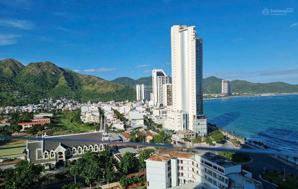 Bán nhanh căn studio scenia bay nha trang dt 45m2, tầng cao, ban công view đông bắc, giá 3,05 tỷ