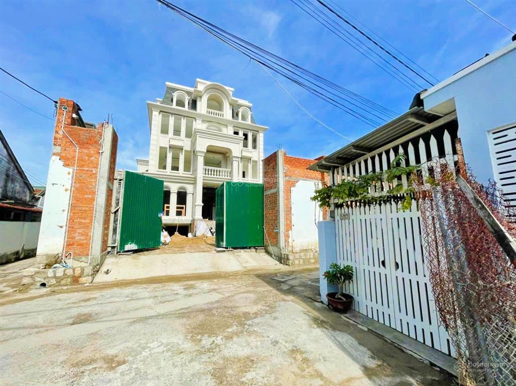 Đất dân nguyễn biểu ngang hơn 7m cách biển 600m