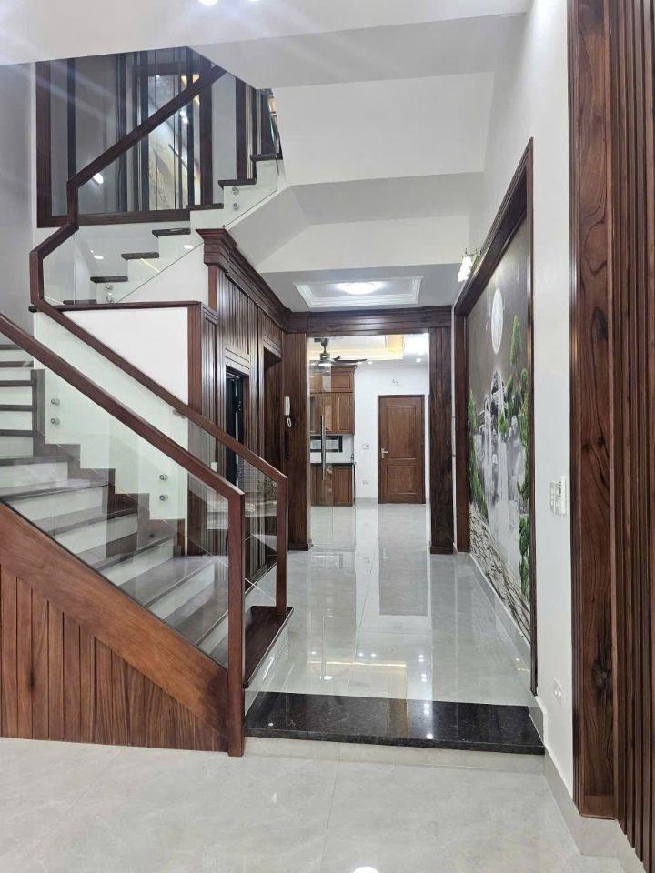 Bán nhà 4 tầng mặt phố Đặng Văn Ngữ, ph Tân Bình, TP HD, 67.5m2, mt 4.5m, thang máy
