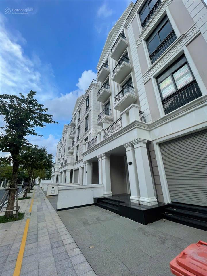 Cần bán gấp nhà phố manhattan glory trục đường thông vừa ở vừa kinh doanh 144m2 giá lỗ 19,9 tỷ