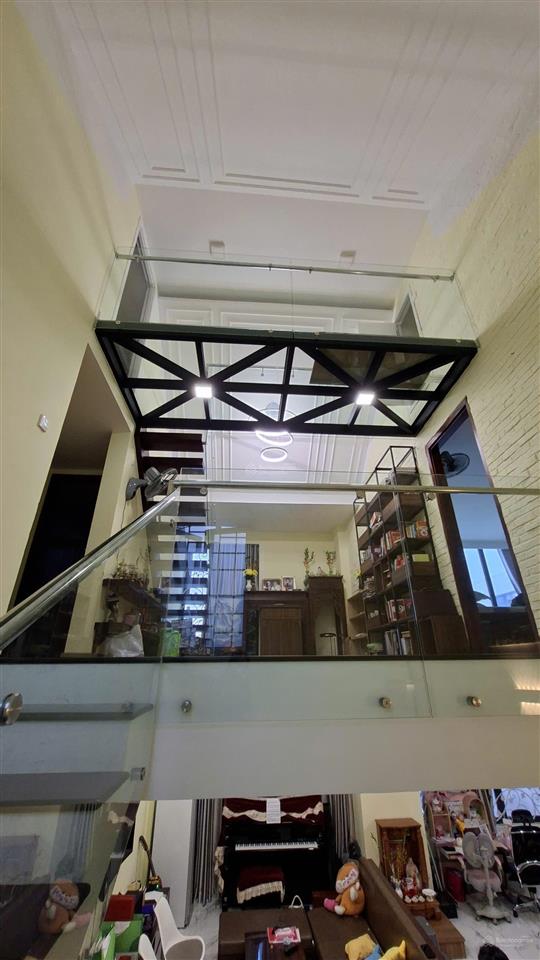 Bán penthouse sân vườn chung cư h2 hoàng diệu q4 200m², 6pn giá 16 tỷ
