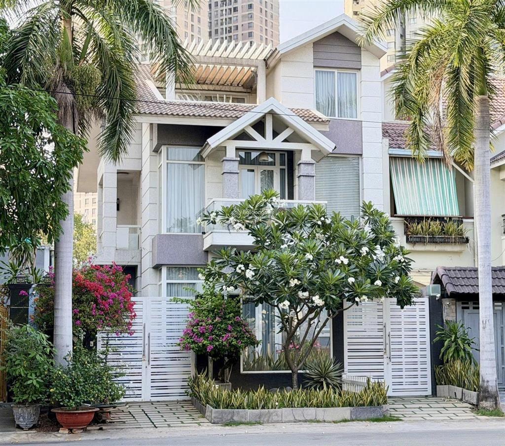 Định cư nên bán biệt thự đẹp đường số 17, an phú hầm, trệt, 2 tầng full nội thất giá chỉ 67 tỷ