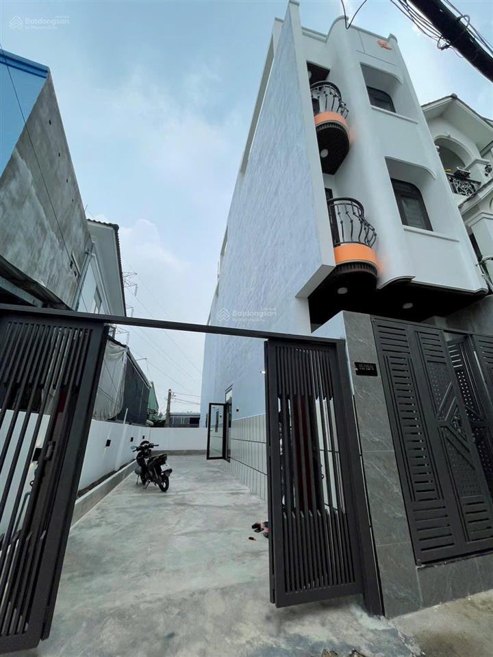 Nhà 3 tầng hẻm nhựa 7m, dt 100m2 ngang gần 7m, sân đậu 2 chiếc ô tô. gần trục phạm văn đồng, tđ.