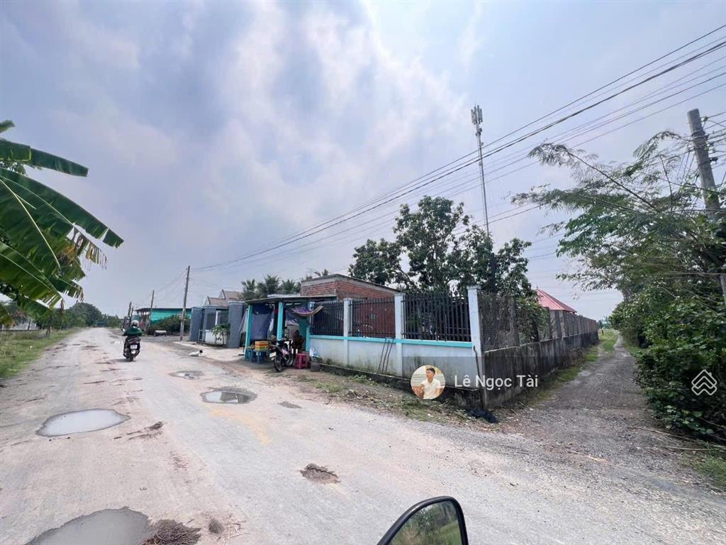 Đất đức hòa 5x41,5m giá 650tr có 2 lô liền kề