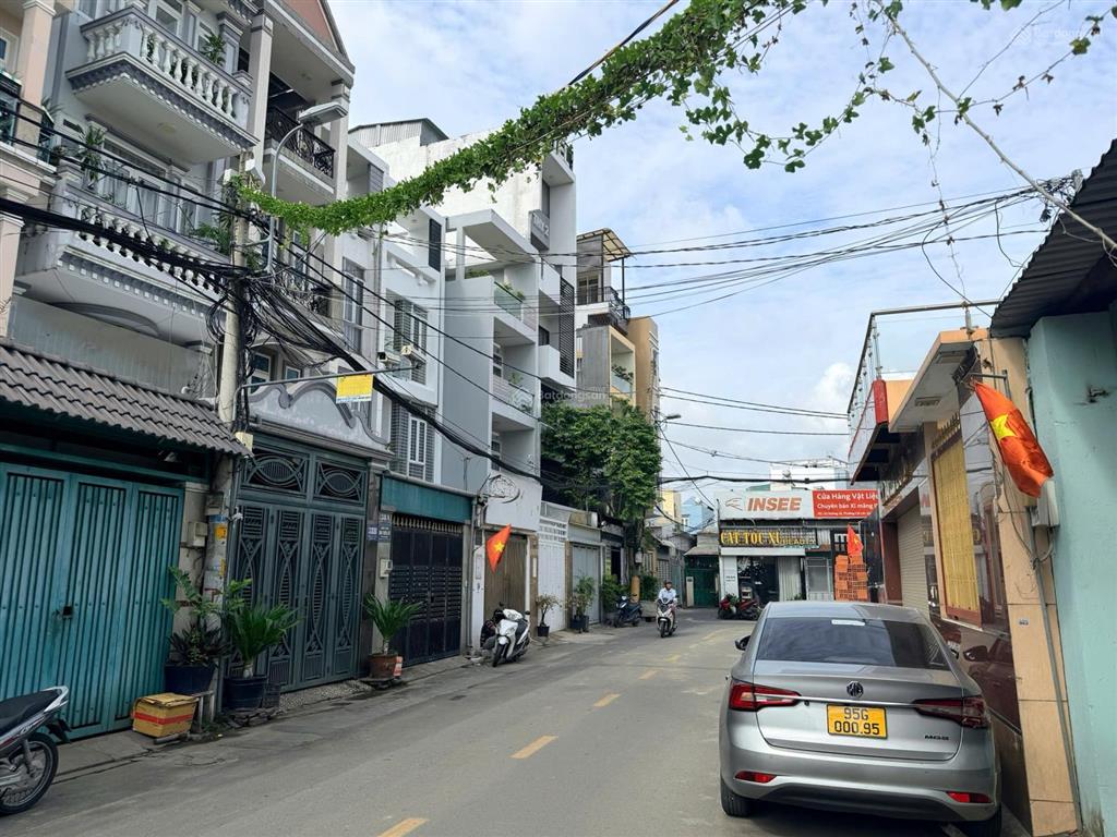 Bán lô đất mặt tiền đường số 28, p. cát lái, quận 2 (cách đường lê văn thịnh 200m)