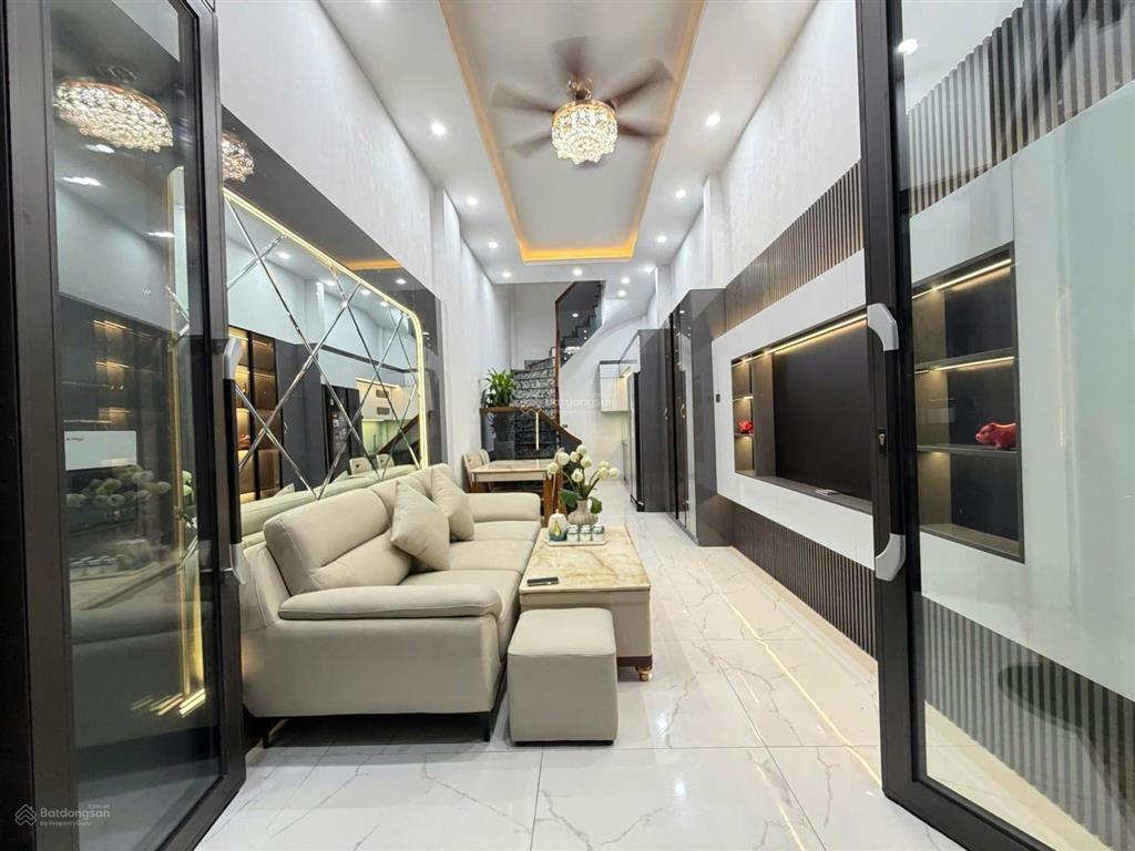 Nhà mới tinh đón tết trung tâm hai bà trưng full đồ đẹp như khách sạn