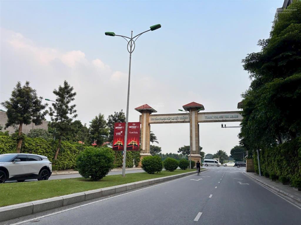 Bán nhà lô góc 2 mặt đường to khu phân lô quân đội cạnh aeon mall và sân golf long biên.