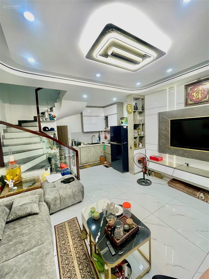Chính chủ bán siêu phẩm phúc lợi, long biên 5 tầng full nội thất.hơnt 5 tỷxách vali về ở ngay