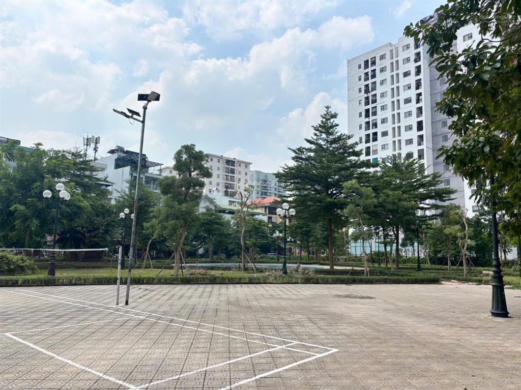Bán mảnh đất phân lô đẹp hiếm, mặt vườn hoa giữa trung tâm kđt sài đồng rất giá trị.