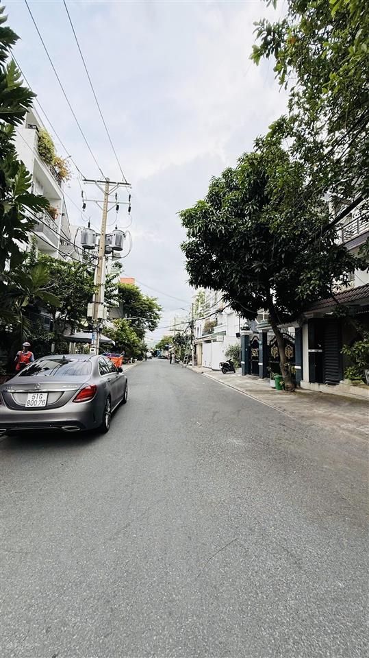 Nhà 6 tầng thuộc đất loại 1 gần ubnd quận tân phú cũ dt 5x20 100m2